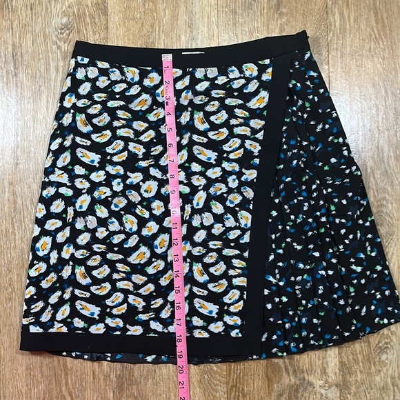 J. Crew Factory Black Print Pleated Faux Wrap Skirt Size 6 Lined Mini EUC - Picture 13 of 15